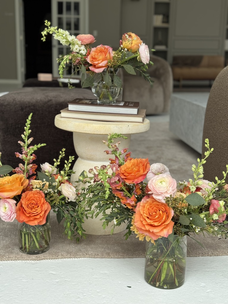 Fresh flowers delivered on a Fleurish Chicago subscription