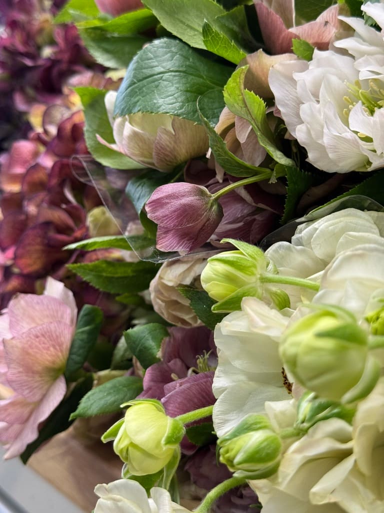 A seasonal Fleurish Chicago subscription arrangement